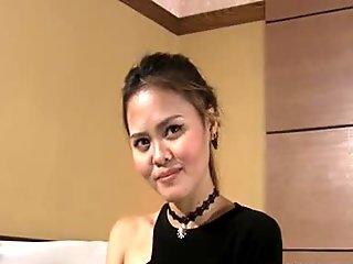 Small filipina amateur teen sucks cock of stranger for money