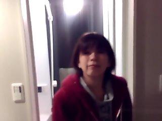 Kinky asian pee in glass