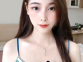 CHINESE TIKTOK BIG BOOBS GIRL.show her boobs.